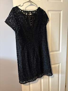 Ann Taylor LOFT Black Floral Lace Shift Dress with Keyhole Tie Back Size 10